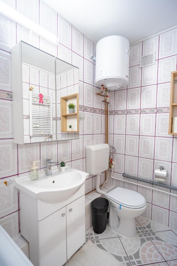 Serene 1Br Apartment With Workspace Bukarest Kültér fotó