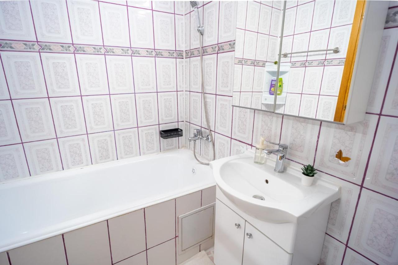 Serene 1Br Apartment With Workspace Bukarest Kültér fotó