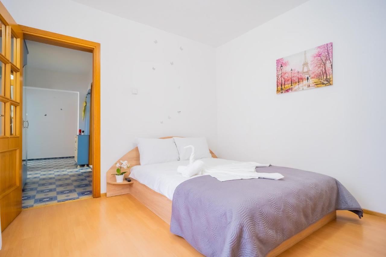 Serene 1Br Apartment With Workspace Bukarest Kültér fotó