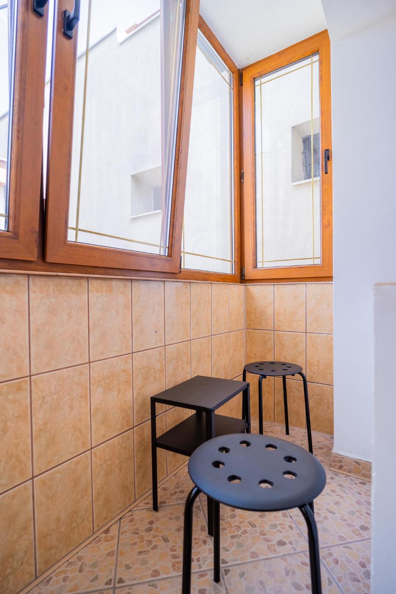 Serene 1Br Apartment With Workspace Bukarest Kültér fotó